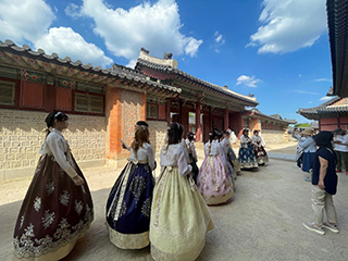 光化門・景福宮にて（2）