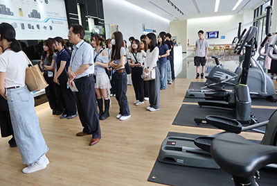 寧茂企業を参観